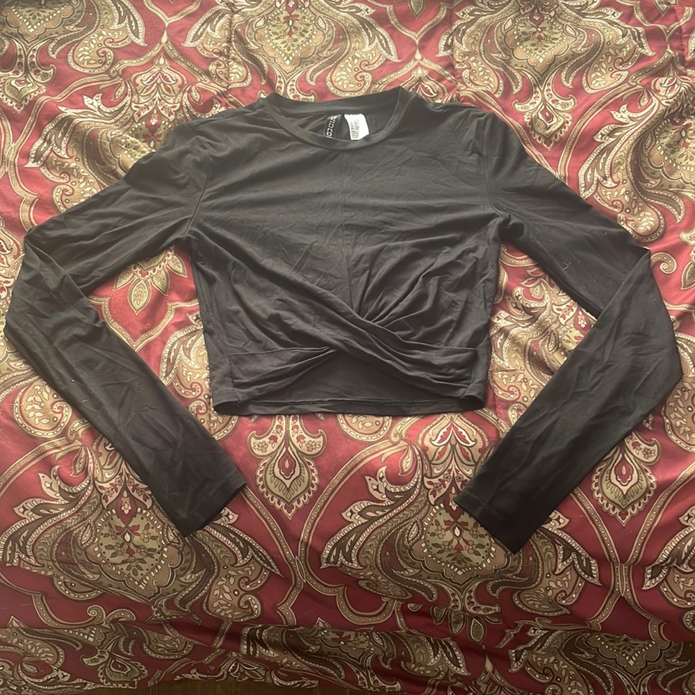 DIVIDED H&M XS Black Long Sleeve Crop Top